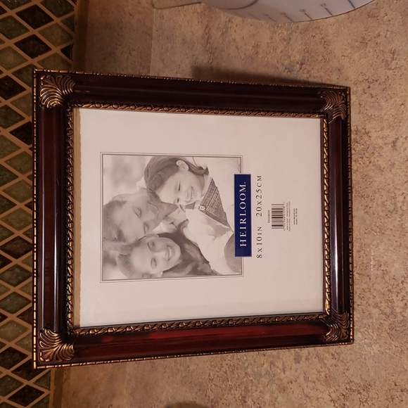 Vintage decorative cherry finish w/Gold accents 8"x10" easel photo frame NWT - Picture 1 of 7